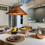 Pool & Garden In The Heart Of Lejlighed