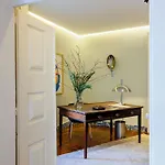 Pool & Garden In The Heart Of Lejlighed Lisboa