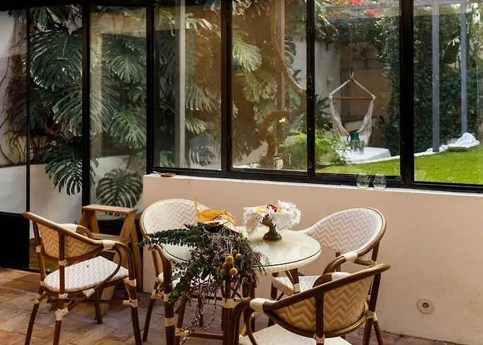 Pool & Garden In The Heart Of