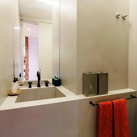 Pool & Garden In The Heart Of Appartement Lissabon